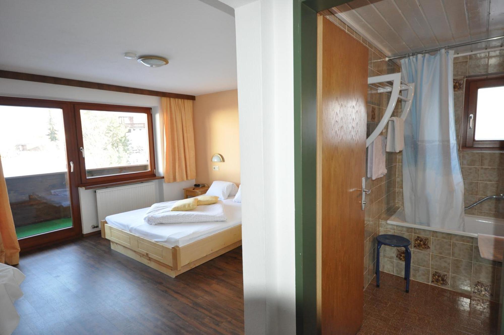 Haus Bergfrieden Hotel Lermoos Luaran gambar