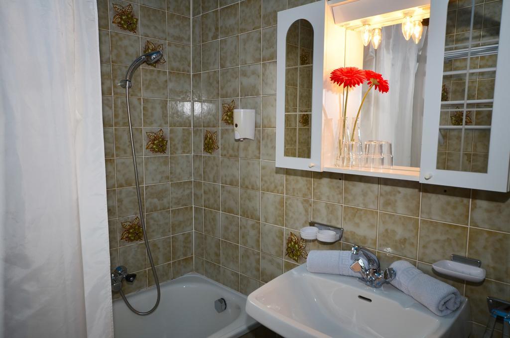Haus Bergfrieden Hotel Lermoos Luaran gambar